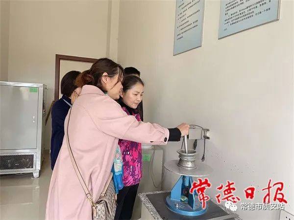 常德市采取“雙隨機、一公開”，抽檢22家預(yù)拌砼、預(yù)拌砂漿生產(chǎn)企業(yè)